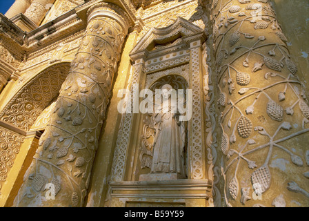 Detail an der Fassade der Kirche La Merced, Antigua, UNESCO-Weltkulturerbe, Guatemala, Mittelamerika Stockfoto