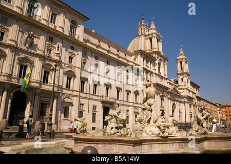 Sankt Agnese in Agone Kirche und brasilianische Botschaft, Piazza Navona, Rom, Italien Stockfoto