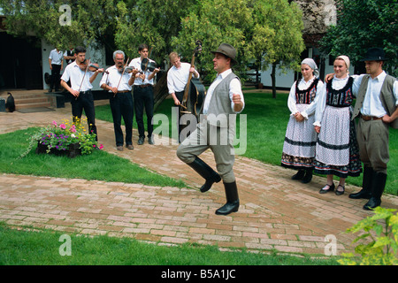 Volkstanz am Reiterhof in der Puszta, Ungarn, Europa Stockfoto