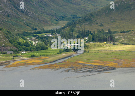 Auf der Suche nach Südosten an den Leiter der Loch Duich mit fünf Schwestern von Kintail im Hintergrund Stockfoto