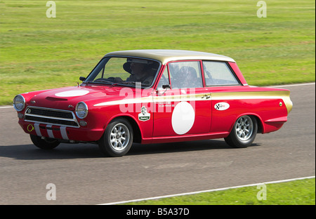 1965 ford Lotus Cortina Mk1 in die Rennen in Goodwood Revival Stockfoto