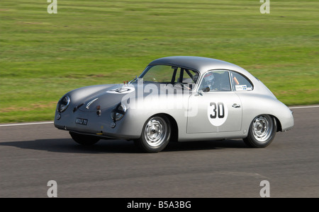 1953-Porsche 356-Racing beim Goodwood Revival Stockfoto