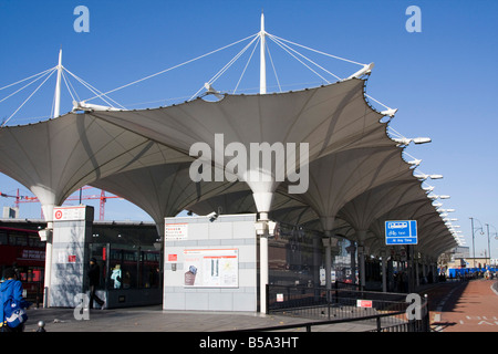 Bus Bahnhof Stratford London 2012 Olympische Infrastrukturbau Stratford London Borough of Newham England uk gb vor Ort Stockfoto