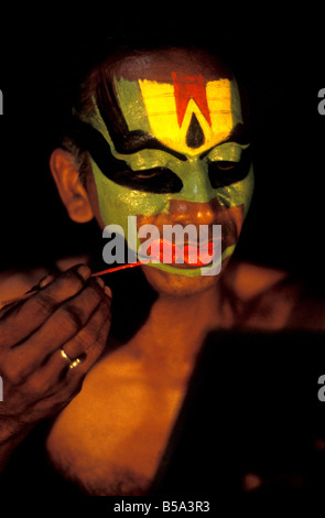 Kathakali Tänzer Anwendung Make-up Cochin Kerala Indien Stockfoto