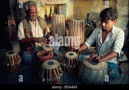 Tabla-Hersteller Varanasi Uttar Pradesh Staat Indien Asien Stockfoto