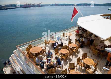 Mittagessen auf Schiff während in Seattle, Washington angedockt Passagiere von Kreuzfahrtschiffen Stockfoto