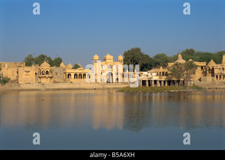 Gadi Sagar Gadisar See mit Thilon Ki Pol Torbogen Jaisalmer Rajasthan Staat Indien Asien Stockfoto