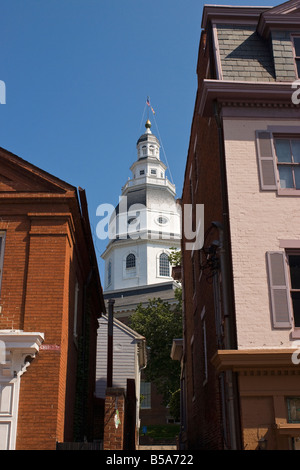 Die Kuppel des Maryland State House sieht in dieser Ansicht eine Gasse von der Main Street nachschlagen Stockfoto