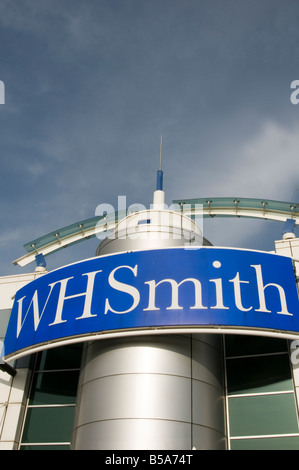 WH Smiths Händler Einzelhandel Shop Zeitungsladen News Agent Agenten stationäre Briefpapier stationäre Stockfoto