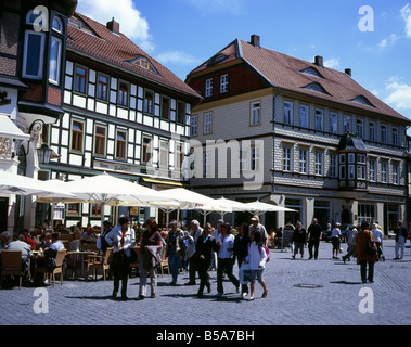 Halbe Fachwerkhaus und bemalten Ladenfronten, Hotels und Bars im Zentrum von Wernigerode, Harz Mountains, Deutschland, Deutschland Stockfoto