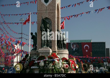 Taksim-Platz geschmückt für Tag der Republik am 29. Oktober 2008, Istanbul, Türkei Stockfoto