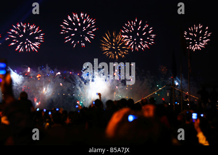 Feier der Tag der Republik der Türkei. Feuerwerk. Leute zu beobachten. Istanbul, Türkei 29. Oktober 2008 Stockfoto