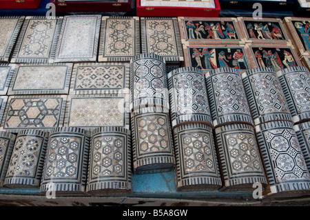 Handgefertigte Perlmutt Intarsien Schmuck Holzkisten für den Verkauf auf dem Basar in Assuan Ägypten Stockfoto