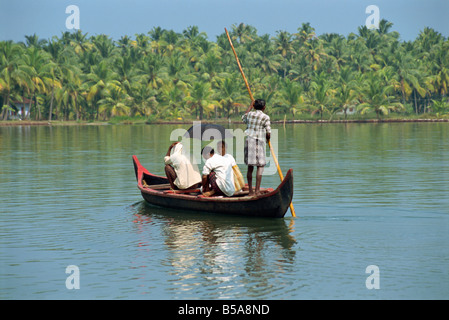 Kanäle und Flüsse als Fahrbahnen, ferry auf der Backwaters, Bundesstaat Kerala, Indien Stockfoto