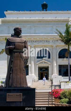 Statue von Pater Junipero Serra von John Palo Kangas am Rathaus Ventura Kalifornien USA Stockfoto