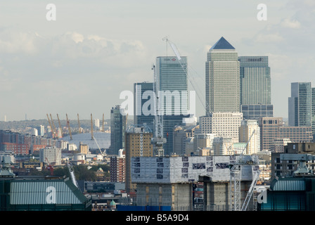 London City Scape von Ropemaker Street EC2, Blick nach Osten in Richtung Canary Wharf, O2-Stadion und der HSBC Tower Stockfoto