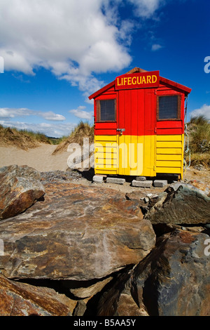 Rettungsschwimmer-Hütte am Bunmahon Strand, Grafschaft Waterford, Münster, Republik Irland, Europa Stockfoto