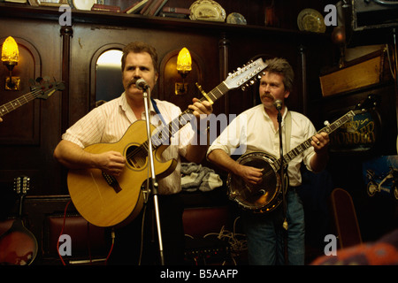 Pub-Band in Slattery es Bar, Dublin, Co. Dublin, Republik Irland, Europa Stockfoto