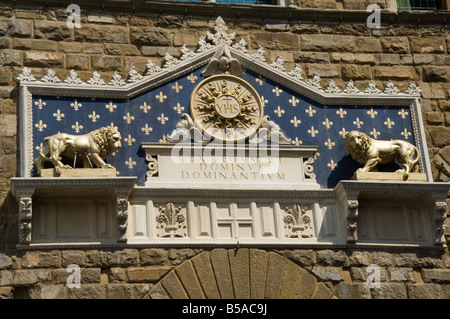 Details über die wichtigsten Entereance, dem Palazzo Vecchio auf der Piazza della Signoria, Florenz (Firenze), Toskana, Italien, Europa Stockfoto