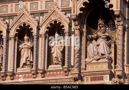 Detail der Fassade des buntem Marmor für den Dom Santa Maria del Fiore, Florenz, Toskana, Italien Stockfoto