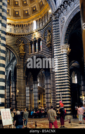 Innenraum des Doms, aus der Zeit zwischen dem 12. und 14. Jahrhundert, Siena, UNESCO World Heritage Site, Toskana, Italien Stockfoto