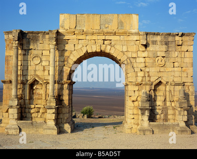 Triumphbogen, Volubilis, UNESCO World Heritage Site, Marokko, Nordafrika, Südafrika Stockfoto