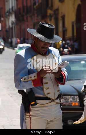 Berittene Polizisten, San Miguel de Allende (San Miguel), Bundesstaat Guanajuato, Mexiko, Nordamerika Stockfoto