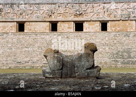 Jaguar-Thron vor Gouverneurspalastes, Uxmal, UNESCO World Heritage Site, Yucatan, Mexiko, Nordamerika Stockfoto