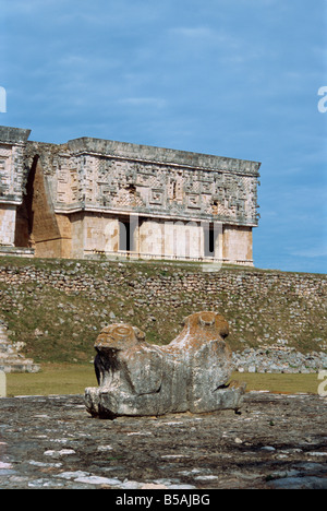 Jaguar-Thron vor der Governors Palace Uxmal UNESCO World Heritage Site Yucatan Mexiko Nordamerika Stockfoto