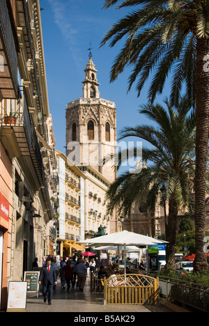 Der Miguelete Kathedrale Glockenturm am Plaza De La Reina in der Altstadt von Valencia, Spanien Stockfoto