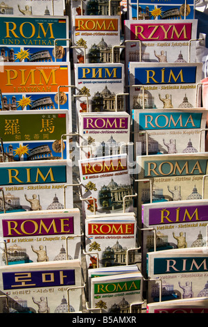 Rom Reiseführer auf dem Display vor einem Geschäft, Rom, Italien Stockfoto