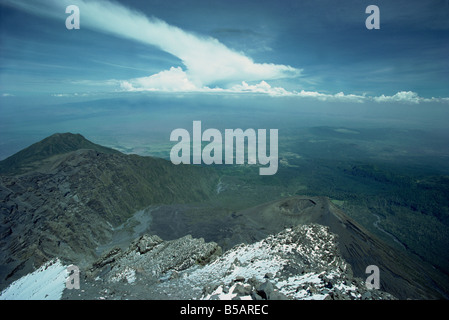 Blick auf Kegel und Krater des Mount Meru, 4565 m, Arusha National Park, Tansania, Ostafrika, Afrika Stockfoto