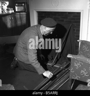 Schornsteinfeger (Ronald Neal) hier bei der Arbeit gesehen. 1967 A1328-006 Stockfoto