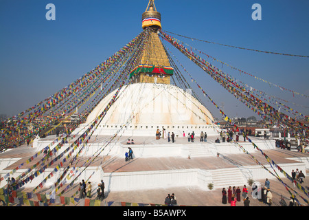 Menschen am Stupa in Lhosar (Tibetisch und Sherpa New Year Festival), Bodhnath Stupa, Bagmati, Kathmandu, Nepal Stockfoto