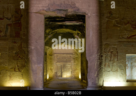 Innere Heiligtum des Tempels von Seti I in Abydos eine der ältesten Städte des alten Ägypten in der Nähe der modernen ägyptischen Stadt el-'Araba el Madfuna Ägypten Stockfoto