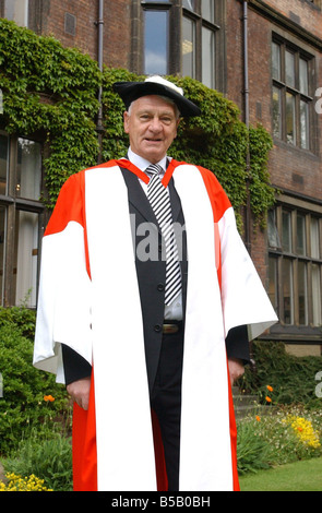 LIB ehemalige Newcastle United Chef Sir Bobby Robson, der seinen Abschluss im Zivilrecht aus Newcastle Universisty erhalten Stockfoto