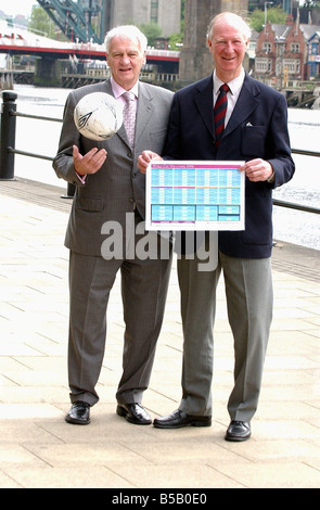 LIB ehemalige Newcastle United Boss Sir Bobby Robson und Jack Charlton zusammentun, Northumberland als Reiseziel während der WM zu fördern Stockfoto