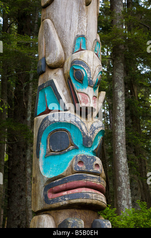 Nahaufnahme der Details am Totem Pole im National Historical Park in Sitka, Alaska Stockfoto