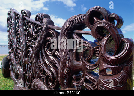 Maori carving, Bogen, der ein Kanu, Okahu Bay, Auckland, Nordinsel, Neuseeland, Pazifik Stockfoto