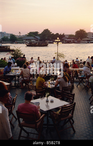 Sonnenuntergang über den Chao Phya Fluss von der Terrasse des Oriental Hotel Bangkok Thailand Südostasien Asien Stockfoto