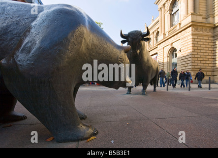 Skulptur von Bulle und Bär an der Frankfurter Wertpapierbörse Stockfoto