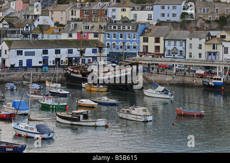 Boote im Hafen von Brixham, Devon, England Stockfoto