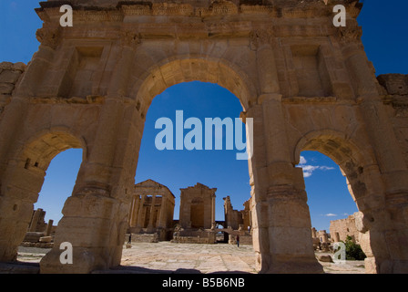 Antonine Tor, römischen Ruinen von Sbeitla, Tunesien, Nordafrika, Afrika Stockfoto