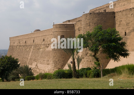 Die außenwände von Saladin oder Salaḥ ad-stammeskonföderation Zitadelle einen mittelalterlichen islamischen Festung befindet sich auf mokattam Hill in Kairo, Ägypten Stockfoto