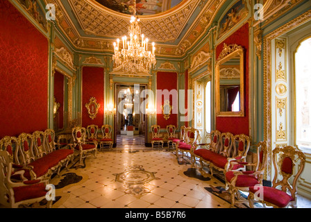 Der rote Saal Sala Roja innerhalb der Palacio del Marques de Dos Aguas, das Keramik-Museum beherbergt. Valencia, Spanien Stockfoto