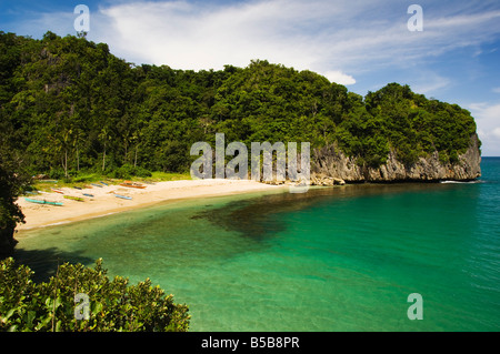 Angelboote/Fischerboote auf Gota Beach, Camarines Sur, Bicol Provinz, Caramoan Nationalpark Südost Luzon, Philippinen, Südostasien Stockfoto