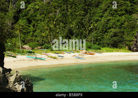 Angelboote/Fischerboote auf Gota Beach, Camarines Sur, Bicol Provinz, Caramoan Nationalpark Südost Luzon, Philippinen, Südostasien Stockfoto