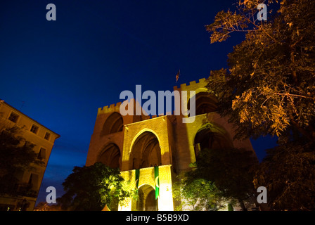 Alte Stadttore Rückansicht Torres de Serranos im historischen Stadtzentrum von Valencia, Spanien Stockfoto