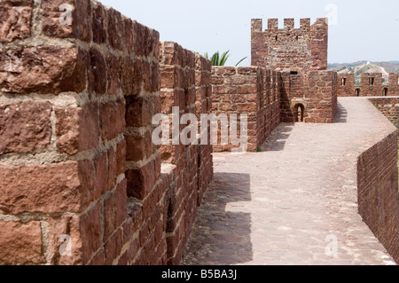 Die größte Burg in der Algarve, die Wälle, die späten römischen oder westgotischen Fort, Silves, Algarve, Portugal Stockfoto