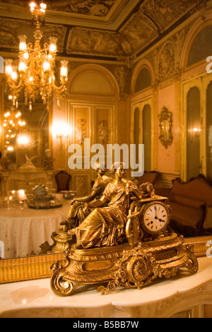 Goldene Kutsche Uhr im Speiseraum Comedor im Palacio del Marques de Dos Aguas, das Keramikmuseum beherbergt. Valencia Stockfoto